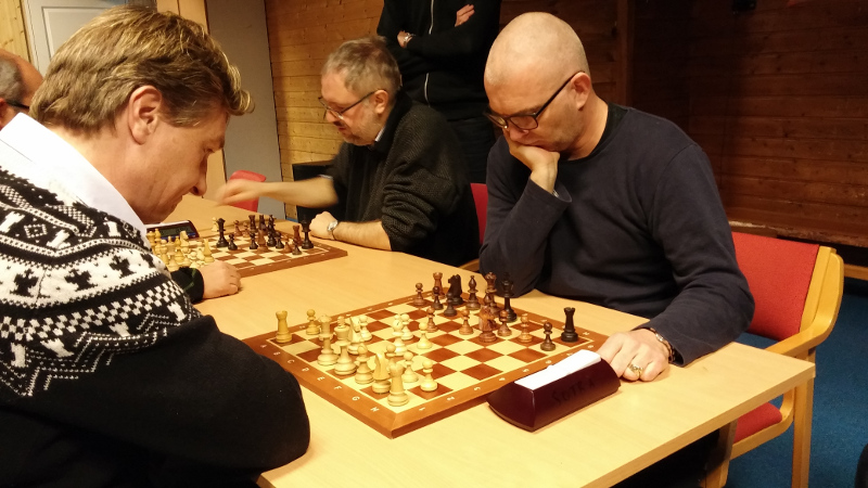 Ronny Ellingsen gikk til topps i klubbmesterskapet i lynsjakk