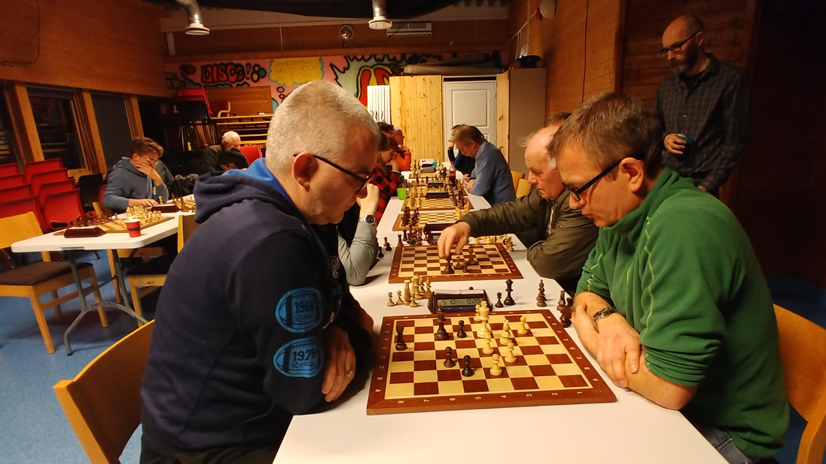 Ronny Ellingsen ble vinner av årets første klubbturnering i hurtigsjakk. Foto: Tom Eriksen