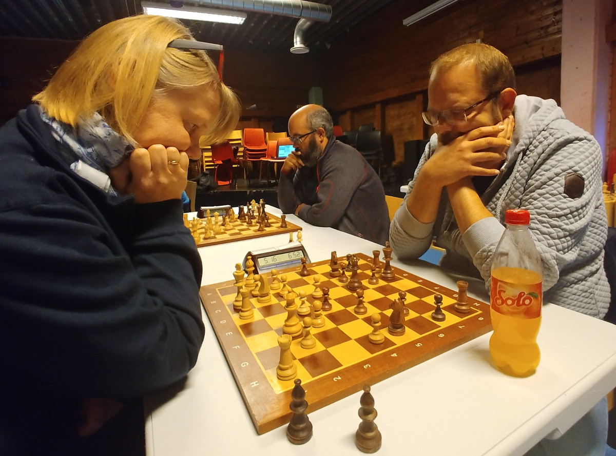 Monica Fjeldstad og Tor Gunnar Nordnes møttes i 5. runde. Foto: Tom Eriksen