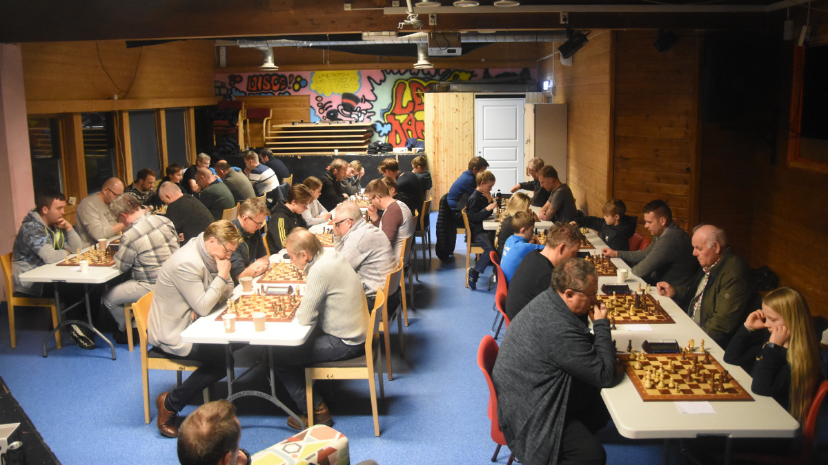 Det var rekordstor oppslutning om årets åpne klubbmesterskap i lynsjakk. Foto: Frode Borlaug