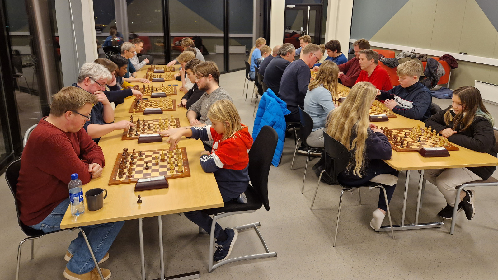 Det var god deltakelse i årets utgave av Sotra Vinter-Blitz med 26 spillere. Foto: Monica L. Fjeldstad
