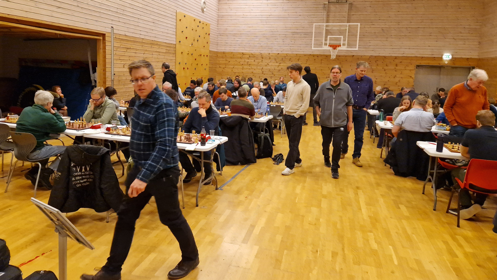 Åpningsrunden i Vestlandsserien avd. nord 2023-24 samlet 8 lag i 1. divisjon og 13 i 2. divisjon. Foto: Tom Eriksen